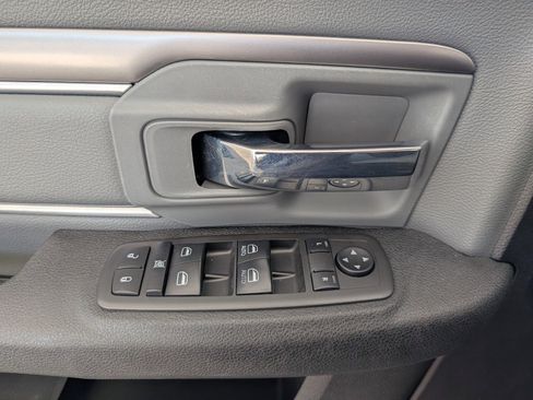 Used 2021 RAM 1500 Classic SLT image 15