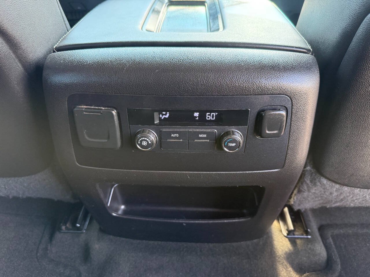 Used 2015 Chevrolet Tahoe LT RWD image 45