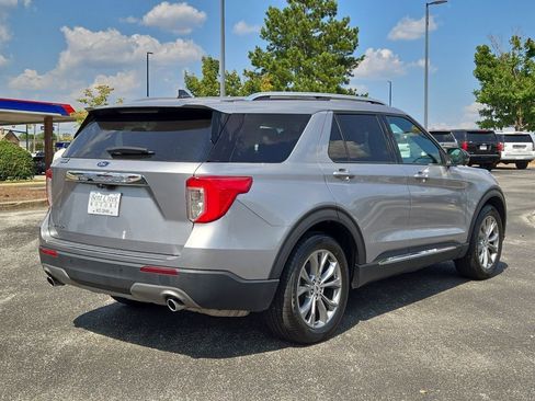 Used 2022 Ford Explorer Limited w/ Equipment Group 301A image 6