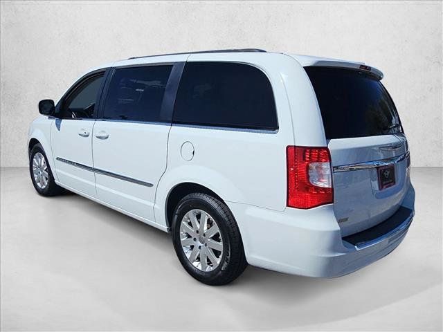 Used 2016 Chrysler Town & Country Touring FWD image 8