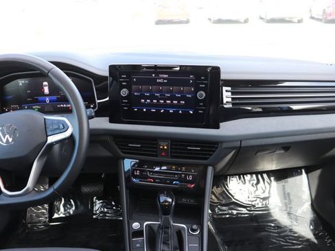 Used 2025 Volkswagen Jetta SE image 13