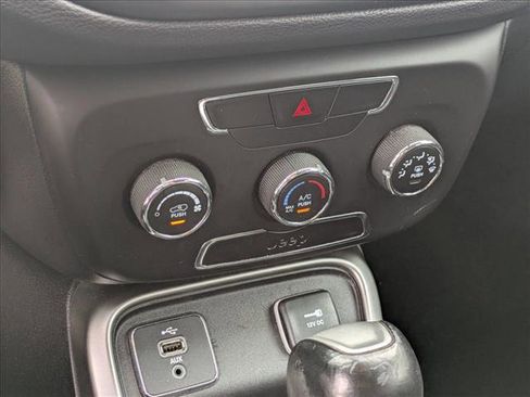 Used 2018 Jeep Compass Latitude image 16