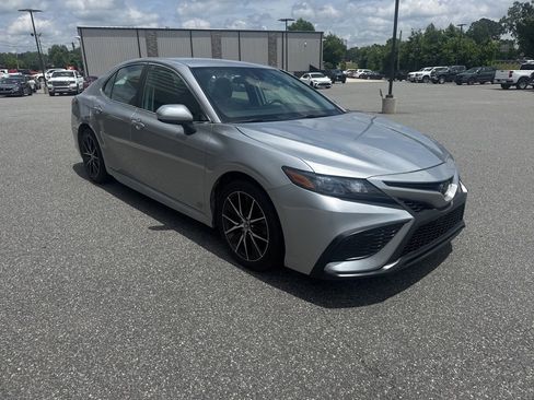 Used 2021 Toyota Camry SE FWD image 9