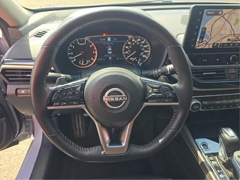 Used 2023 Nissan Altima 2.0 SR FWD image 5