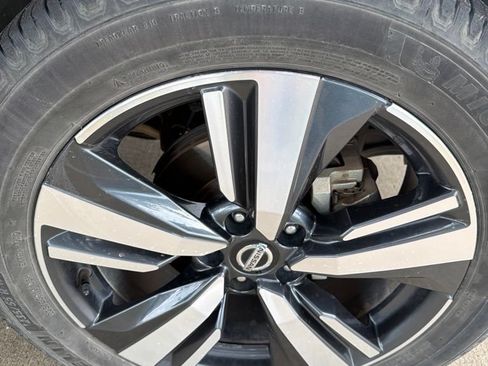 Used 2021 Nissan Rogue SL FWD image 8