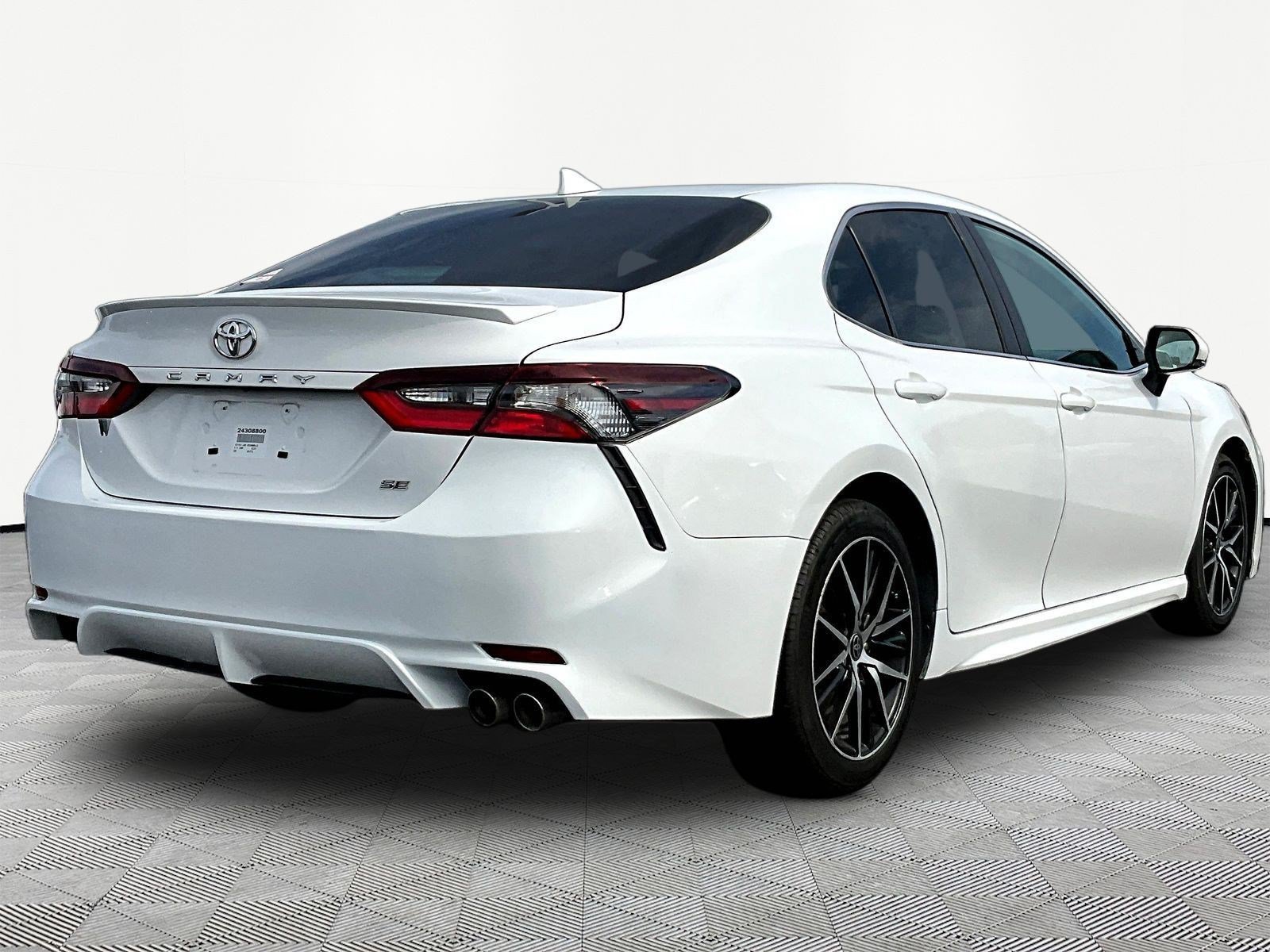 Used 2024 Toyota Camry SE FWD image 6