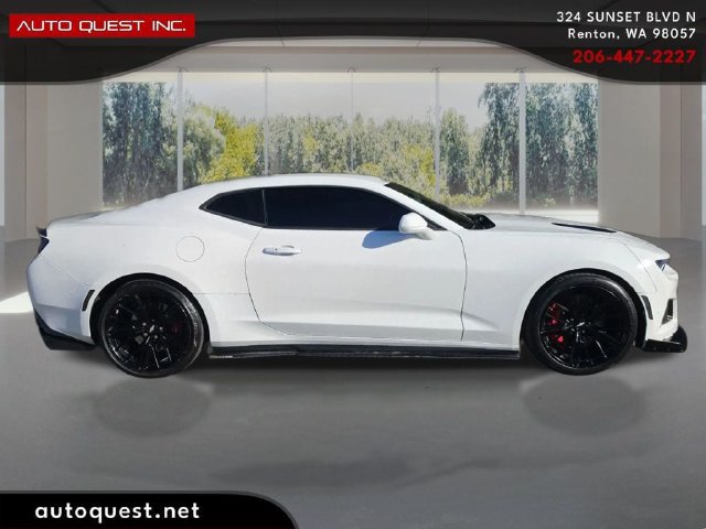 Used 2016 Chevrolet Camaro SS RWD image 4