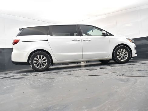 Used 2021 Kia Sedona LX image 21