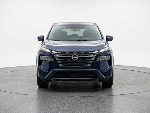 Used 2025 Nissan Rogue SV FWD image 2