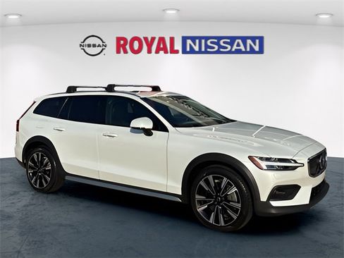 Used 2024 Volvo V60 B5 Cross Country Ultimate w/ Protection Package Premier image 1