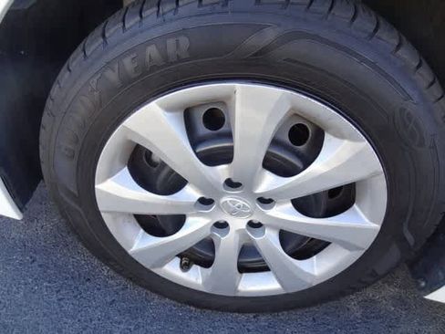 Used 2021 Toyota Corolla LE image 13