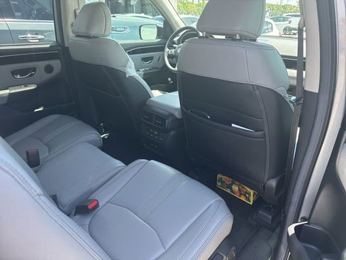 Used 2024 Honda Pilot EX-L image 6