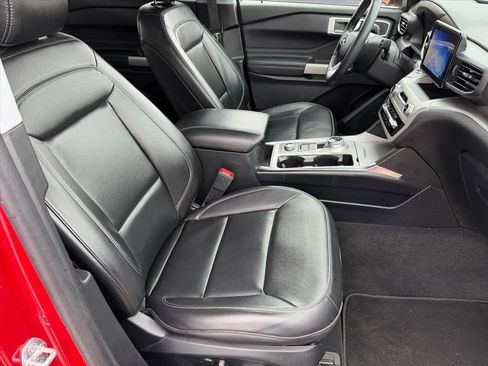 Used 2021 Ford Explorer XLT w/ Equipment Group 202A image 18