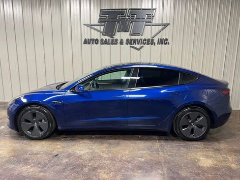 Used 2023 Tesla Model 3 Standard Range image 3