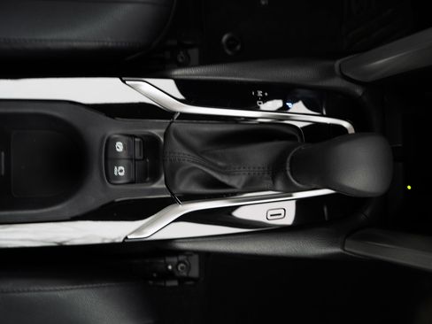 Used 2024 Toyota Corolla Cross XLE w/ Convenience Package image 27