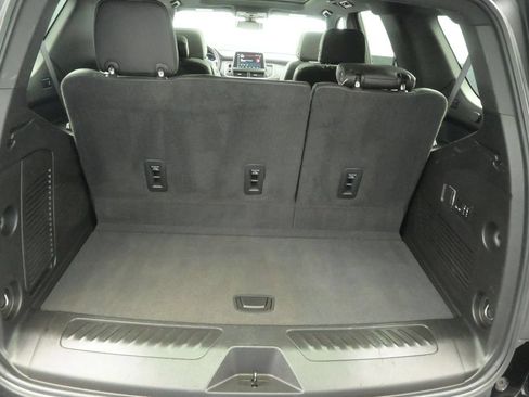 Used 2022 GMC Yukon SLT w/ SLT Premium Package AWD/4WD image 16