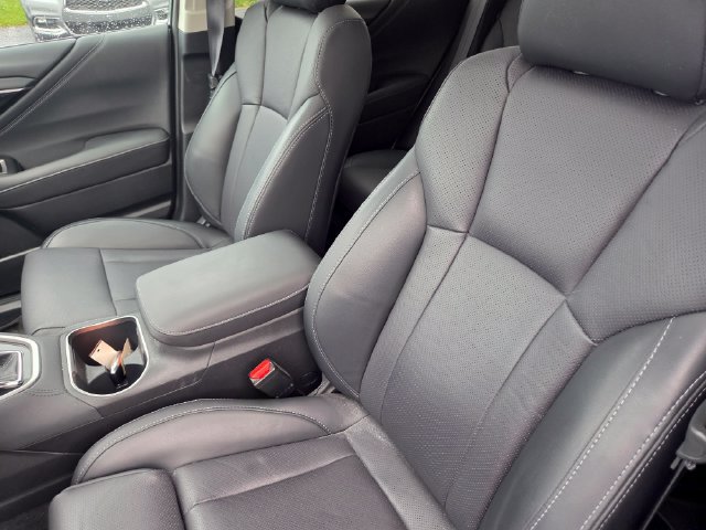 Used 2025 Subaru Outback Limited AWD/4WD image 2