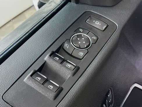 Used 2022 Ford F250 Lariat w/ Black Appearance Package image 18