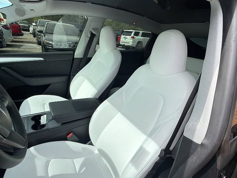 Used 2024 Tesla Model Y Long Range image 16