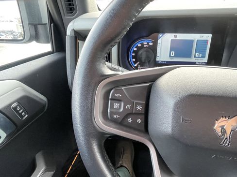 Used 2023 Ford Bronco Badlands image 14