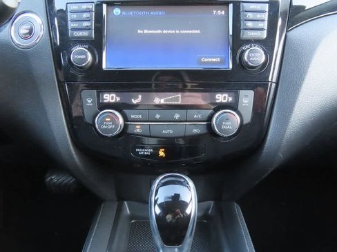 Used 2018 Nissan Rogue Sport SL w/ SL Premium Package image 21