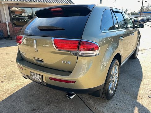 Used 2013 Lincoln MKX FWD image 6