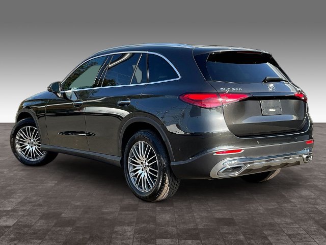 Used 2026 Mercedes-Benz GLC 300 4MATIC image 4