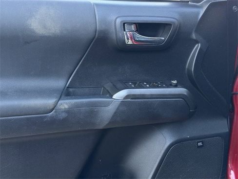 Used 2018 Toyota Tacoma TRD Sport image 26