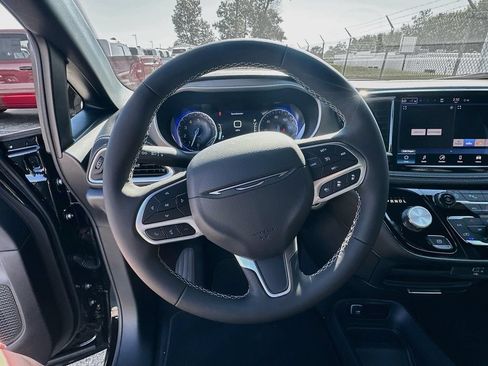 New 2027 Chrysler Pacifica Select FWD image 15
