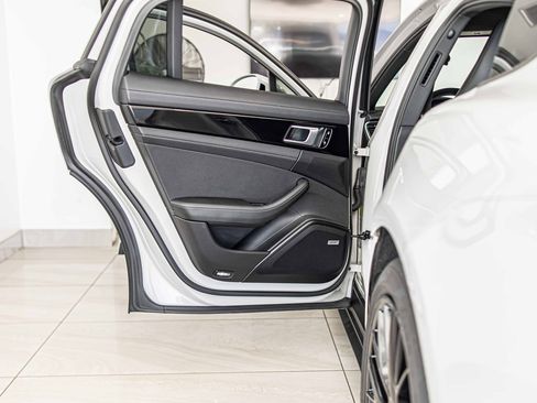 Used 2019 Porsche Panamera image 36