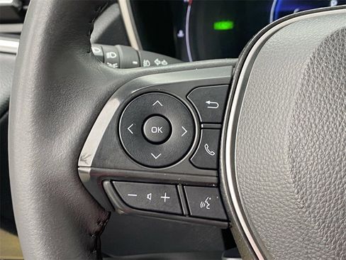 Certified 2023 Toyota Corolla Cross XSE image 24