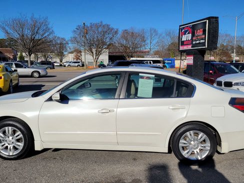Used 2010 Nissan Altima 2.5 SL w/ SL Pkg image 2