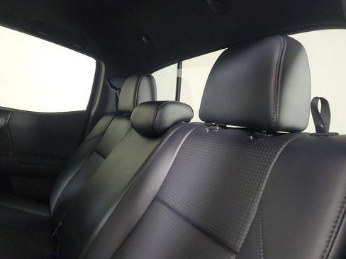 Used 2020 Toyota Tacoma TRD Sport w/ TRD Premium Sport Package AWD/4WD image 11