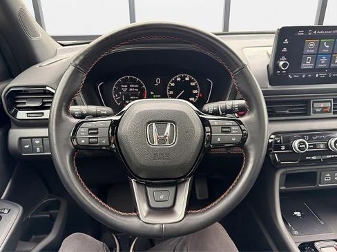 Used 2025 Honda Pilot TrailSport image 26