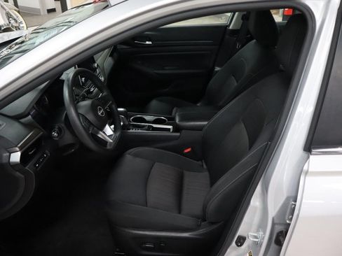 Used 2024 Nissan Altima 2.5 SV FWD image 10