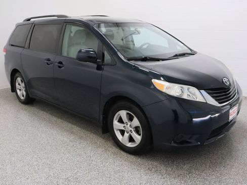 Used 2011 Toyota Sienna LE image 4