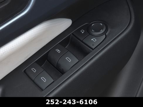 Used 2025 Chevrolet Equinox EV LT image 23