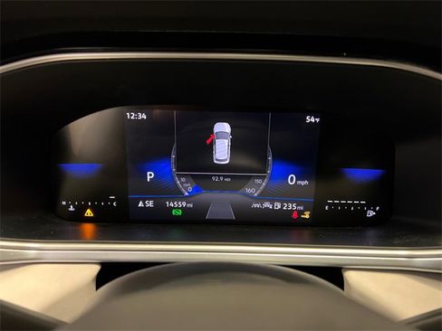 Certified 2025 Volkswagen Taos SE image 22