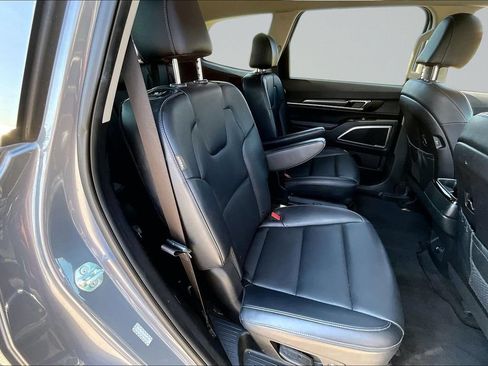 Used 2025 Kia Telluride S FWD image 25