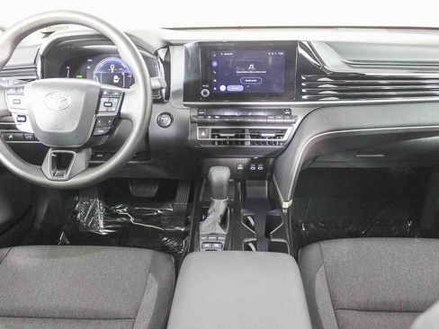 Used 2025 Toyota Camry LE w/ Convenience Package image 13