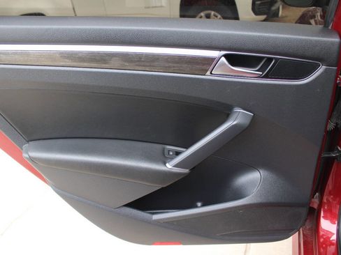 Used 2018 Volkswagen Passat 2.0T SE w/ SE Lighting Package FWD image 25