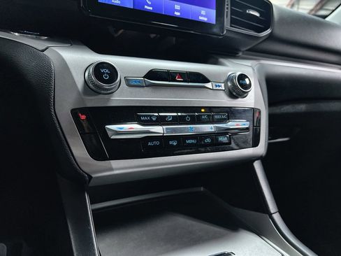 Used 2023 Ford Explorer XLT RWD image 36