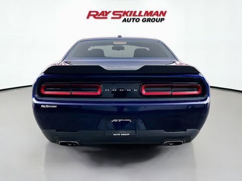 Used 2016 Dodge Challenger SXT image 6