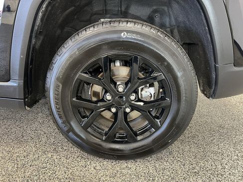 Used 2024 Jeep Grand Cherokee Altitude image 22