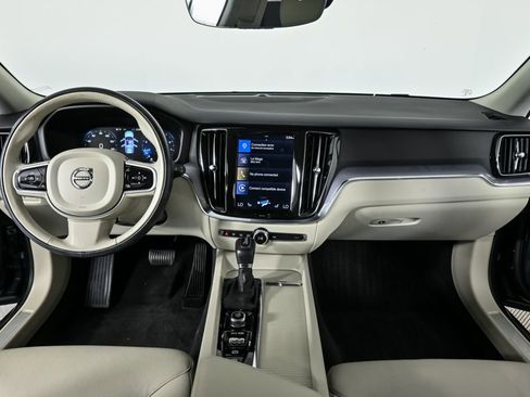 Used 2020 Volvo V60 T5 Momentum w/ Protection Package Premier image 17