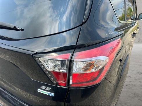 Used 2018 Ford Escape SE w/ SE Sync 3 Package AWD/4WD image 22