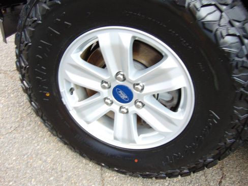 Used 2018 Ford F150 XL w/ Equipment Group 101A Mid AWD/4WD image 42