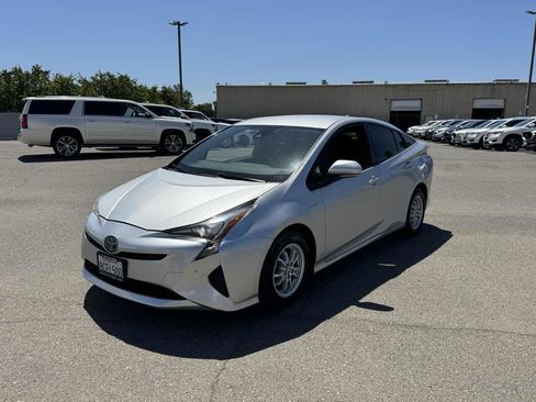 Used 2017 Toyota Prius Two w/ Prius Two Safety Plus Package FWD image 5