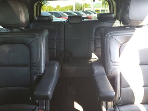 Used 2022 Lincoln Navigator Reserve image 18