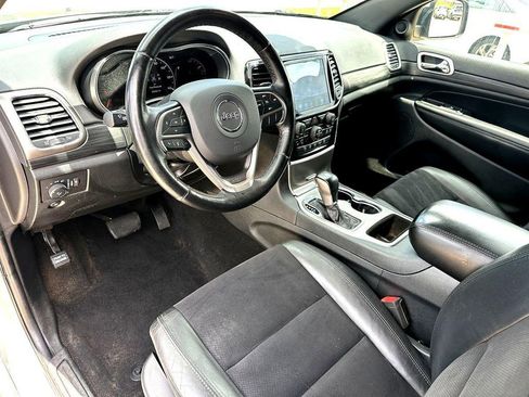 Used 2020 Jeep Grand Cherokee Altitude RWD image 14